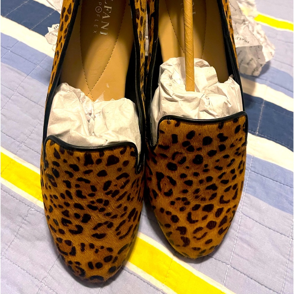 Women’s flat leopard fur shoe